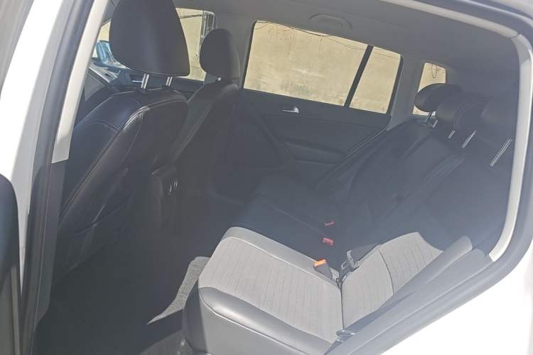 Used Volkswagen Tiguan 2017 300TSI Automatic Two-Wheel Drive Silk Road Luxury Edition Left Rear Seat
