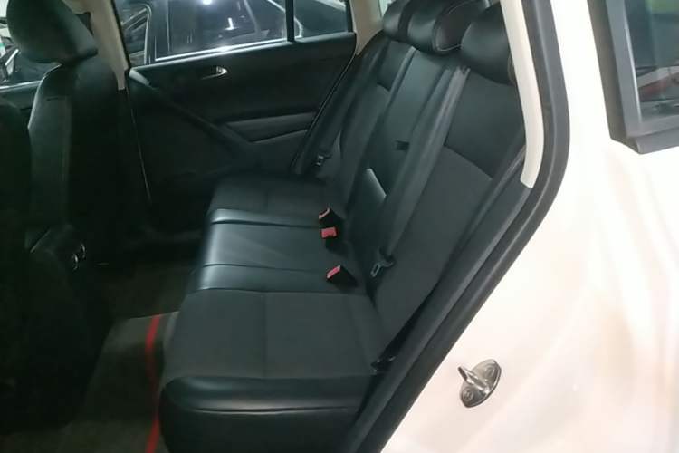 Used Volkswagen Tiguan 2017 300TSI Automatic Two-Wheel Drive Silk Road Luxury Edition Left Rear Seat