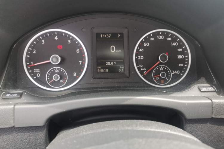 Used Volkswagen Tiguan 2017 300TSI Automatic Two-Wheel Drive Silk Road Comfort Edition Odometer Close Up