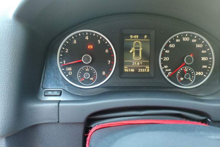 Used Volkswagen Tiguan 2017 300TSI Automatic Two-Wheel Drive Silk Road Comfort Edition Odometer Close Up