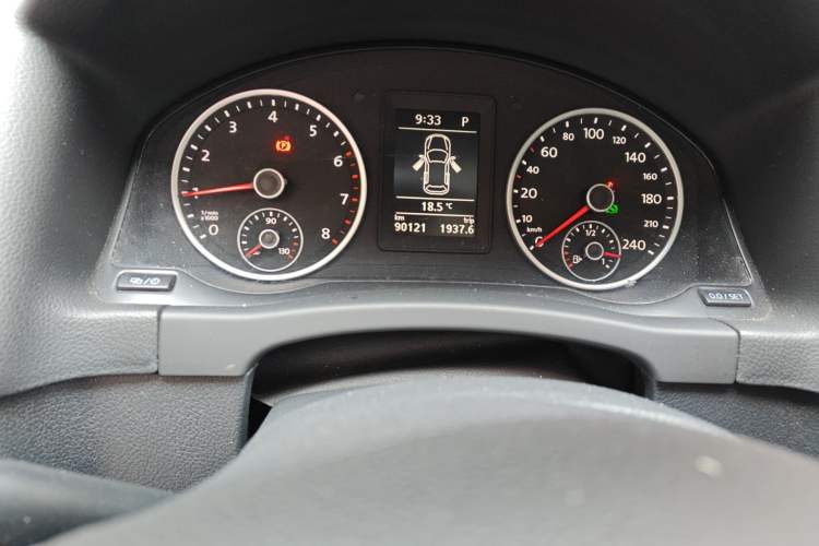 Used Volkswagen Tiguan 2017 300TSI Automatic Two-Wheel Drive Silk Road Comfort Edition Odometer Close Up