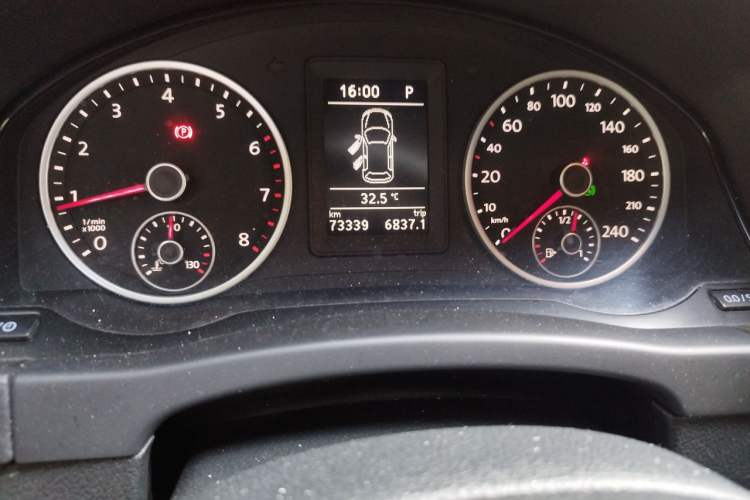 Used Volkswagen Tiguan 2017 300TSI Automatic Two-Wheel Drive Silk Road Comfort Edition Odometer Close Up
