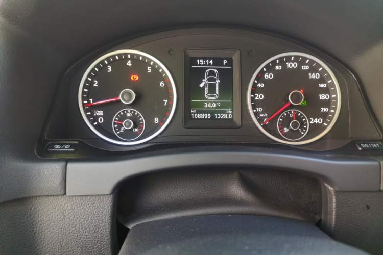 Used Volkswagen Tiguan 2017 300TSI Automatic Two-Wheel Drive Silk Road Comfort Edition Odometer Close Up