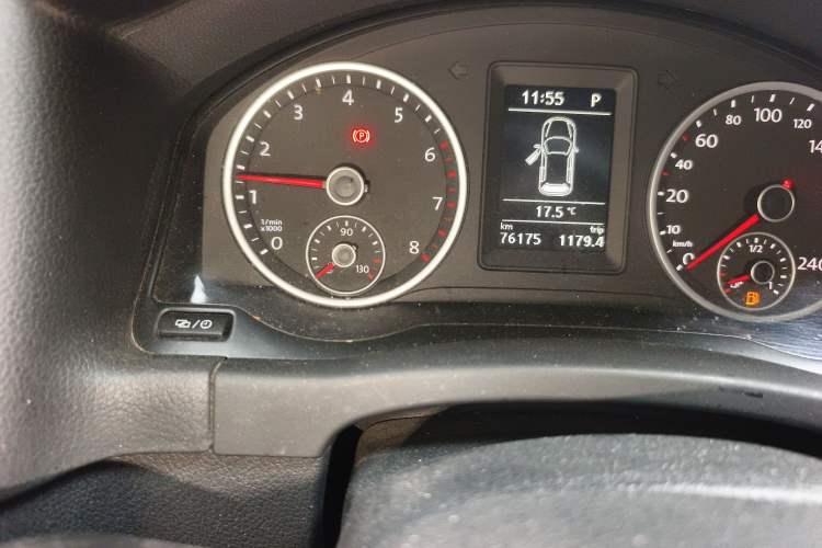 Used Volkswagen Tiguan 2017 300TSI Automatic Two-Wheel Drive Silk Road Comfort Edition Odometer Close Up