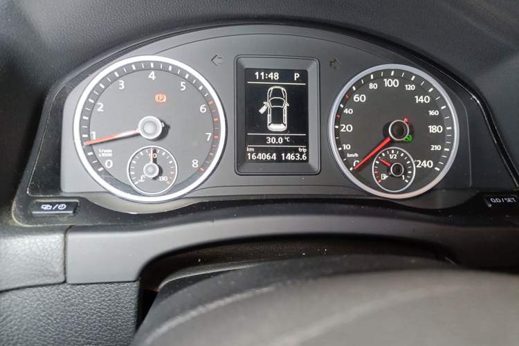 Used Volkswagen Tiguan 2017 300TSI Automatic Two-Wheel Drive Silk Road Luxury Edition Odometer Close Up
