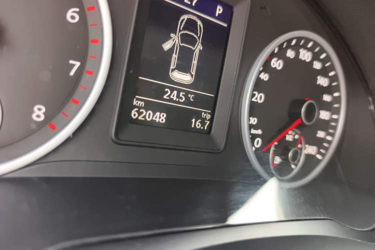 Used Volkswagen Tiguan 2017 300TSI Automatic Two-Wheel Drive Silk Road Luxury Edition Odometer Close Up