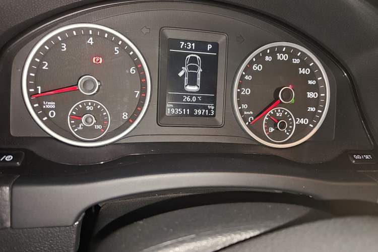 Used Volkswagen Tiguan 2017 300TSI Automatic Two-Wheel Drive Silk Road Comfort Edition Odometer Close Up