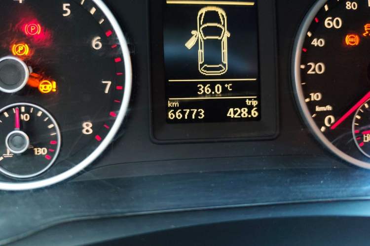 Used Volkswagen Tiguan 2017 300TSI Automatic Two-Wheel Drive Silk Road Comfort Edition Odometer Close Up