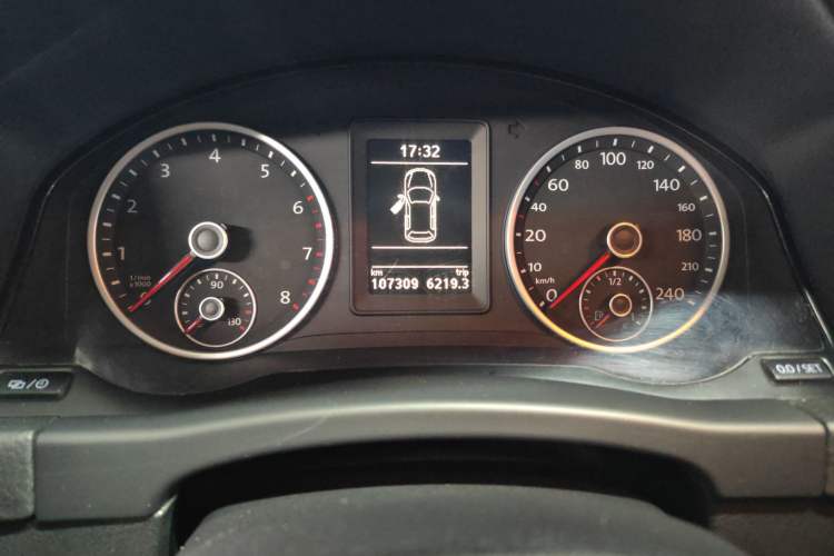 Used Volkswagen Tiguan 2017 300TSI Automatic Two-Wheel Drive Silk Road Luxury Edition Odometer Close Up