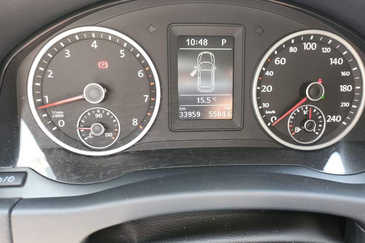 Used Volkswagen Tiguan 2017 300TSI Automatic Two-Wheel Drive Silk Road Luxury Edition Odometer Close Up