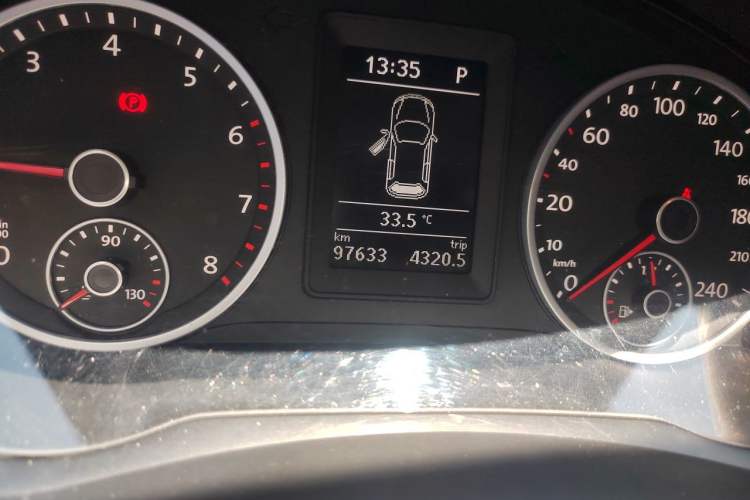 Used Volkswagen Tiguan 2017 300TSI Automatic Two-Wheel Drive Silk Road Comfort Edition Odometer Close Up