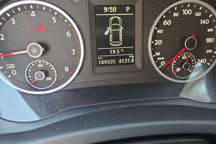 Used Volkswagen Tiguan 2017 300TSI Automatic Two-Wheel Drive Silk Road Comfort Edition Odometer Close Up