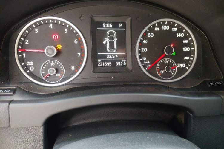Used Volkswagen Tiguan 2017 300TSI Automatic Two-Wheel Drive Silk Road Luxury Edition Odometer Close Up