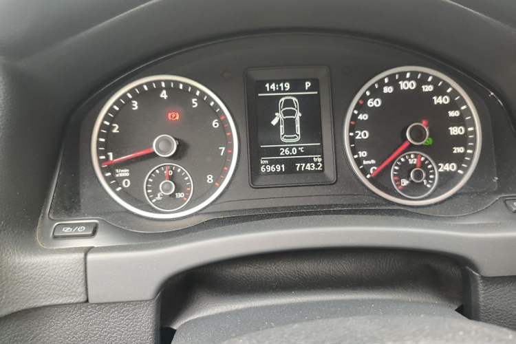 Used Volkswagen Tiguan 2017 300TSI Automatic Two-Wheel Drive Silk Road Luxury Edition Odometer Close Up