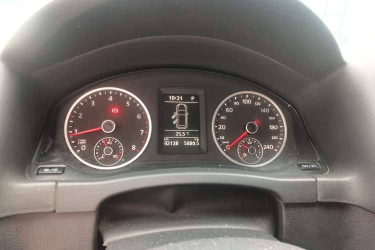 Used Volkswagen Tiguan 2017 300TSI Automatic Two-Wheel Drive Silk Road Comfort Edition Odometer Close Up