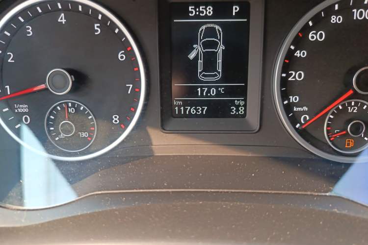 Used Volkswagen Tiguan 2017 300TSI Automatic Two-Wheel Drive Silk Road Luxury Edition Odometer Close Up