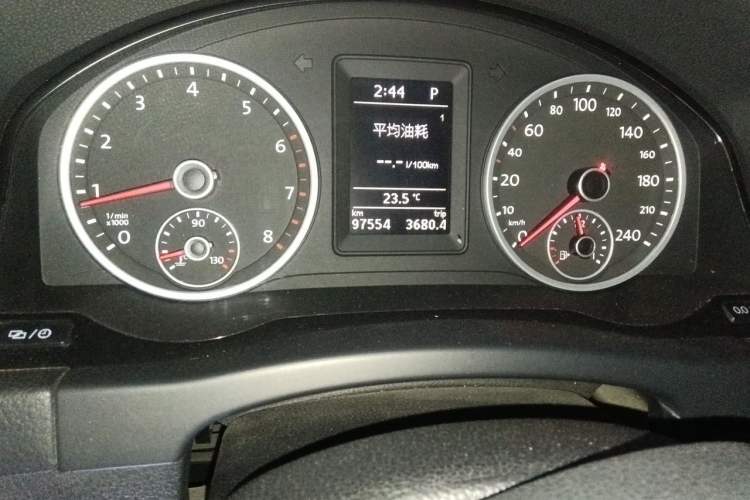 Used Volkswagen Tiguan 2017 300TSI Automatic Two-Wheel Drive Silk Road Comfort Edition Odometer Close Up
