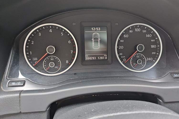 Used Volkswagen Tiguan 2017 300TSI Automatic Two-Wheel Drive Silk Road Comfort Edition Odometer Close Up
