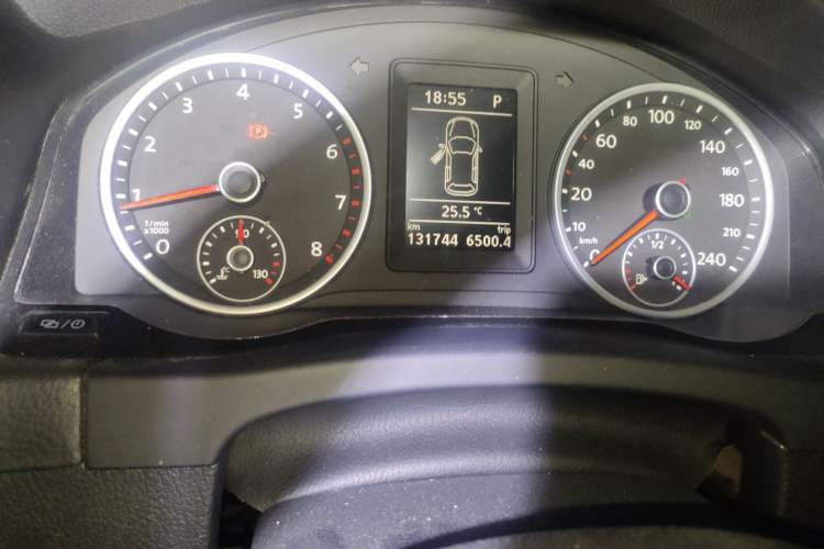 Used Volkswagen Tiguan 2017 300TSI Automatic Two-Wheel Drive Silk Road Comfort Edition Odometer Close Up