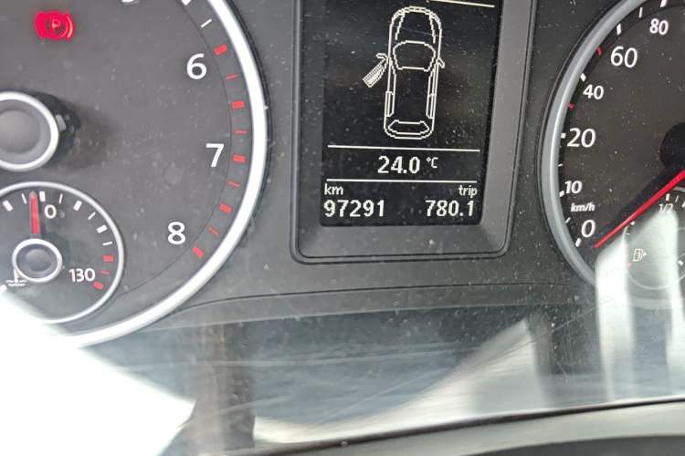Used Volkswagen Tiguan 2017 300TSI Automatic Two-Wheel Drive Silk Road Comfort Edition Odometer Close Up