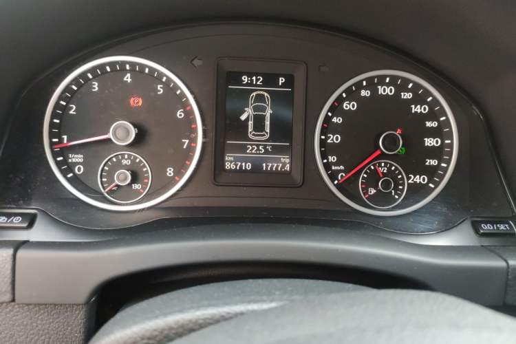Used Volkswagen Tiguan 2017 300TSI Automatic Two-Wheel Drive Silk Road Comfort Edition Odometer Close Up