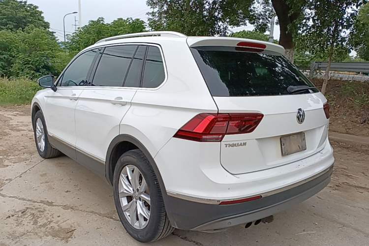 Used Volkswagen Tiguan 2017 330TSI All-Wheel-Drive Innovation Model Rear Left 45 Deg
