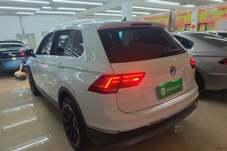 Used Volkswagen Tiguan 2017 330TSI All-Wheel-Drive Innovation Model Rear Left 45 Deg