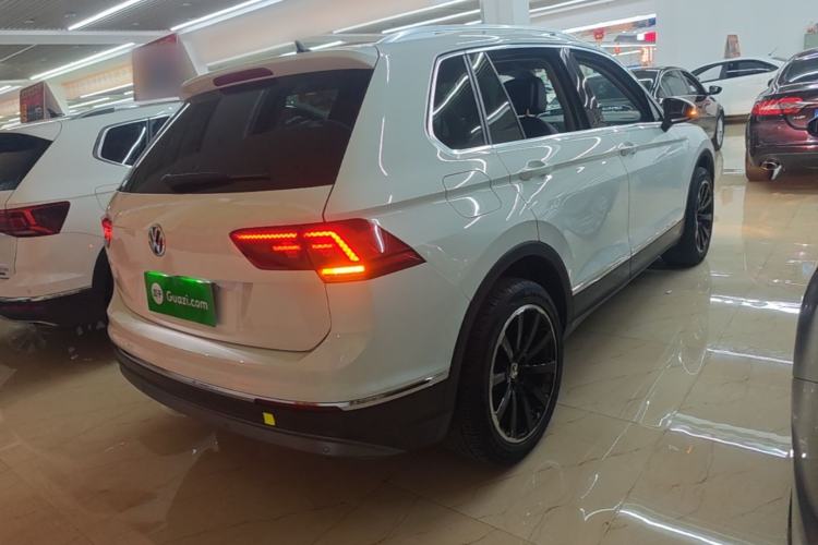 Used Volkswagen Tiguan 2017 330TSI All-Wheel-Drive Innovation Model Rear Right 45 Deg