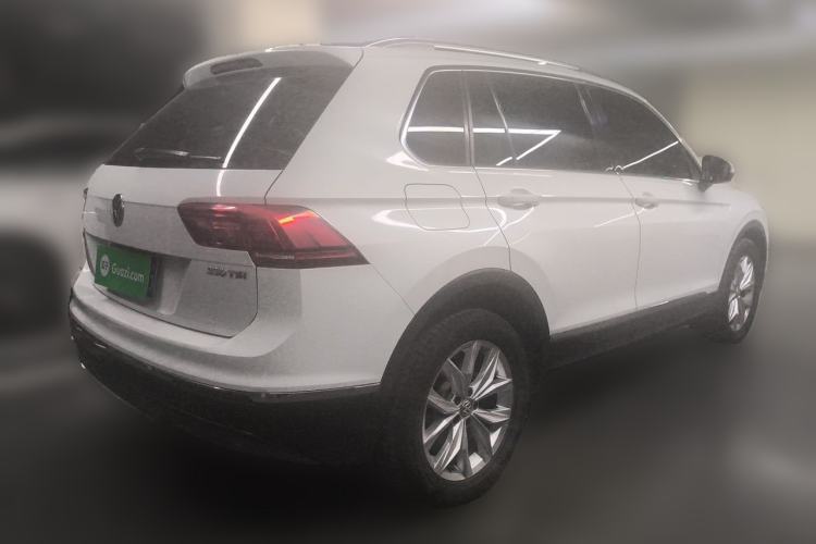 Used Volkswagen Tiguan 2017 330TSI All-Wheel-Drive Innovation Model Rear Right 45 Deg