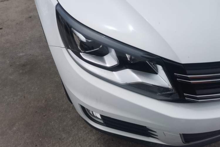 Used Volkswagen Tiguan 2017 300TSI Automatic Two-Wheel Drive Silk Road Comfort Edition Right Front Headlight