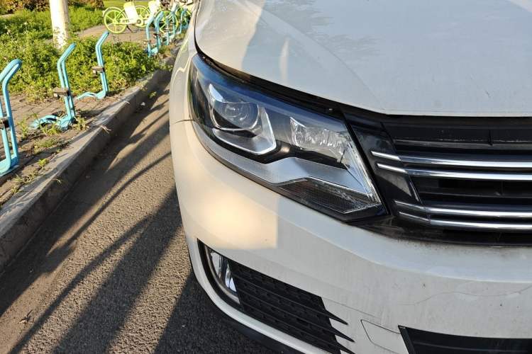 Used Volkswagen Tiguan 2017 300TSI Automatic Two-Wheel Drive Silk Road Comfort Edition Right Front Headlight