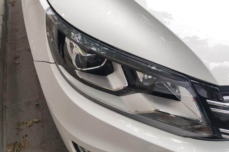 Used Volkswagen Tiguan 2017 300TSI Automatic Two-Wheel Drive Silk Road Comfort Edition Right Front Headlight