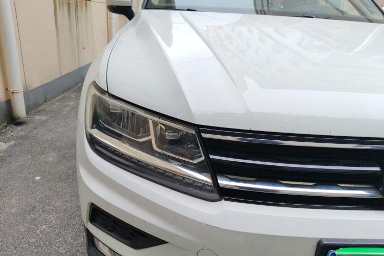 Used Volkswagen Tiguan 2017 330TSI All-Wheel-Drive Innovation Model Right Front Headlight