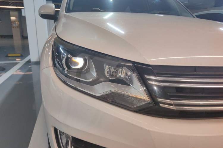 Used Volkswagen Tiguan 2017 300TSI Automatic Two-Wheel Drive Silk Road Comfort Edition Right Front Headlight
