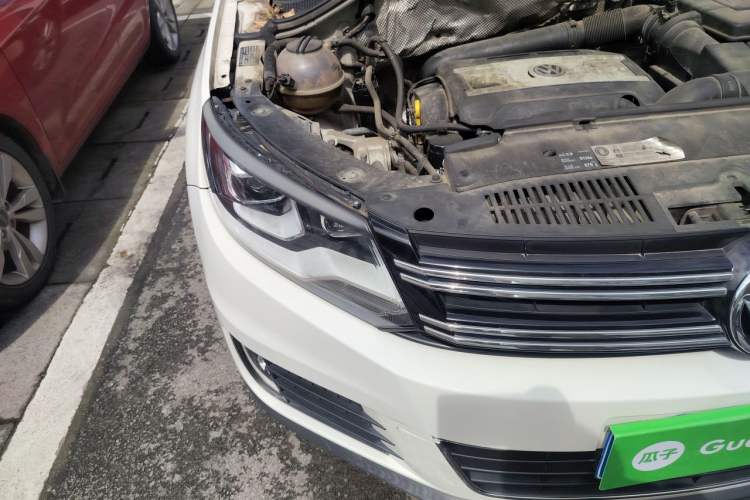 Used Volkswagen Tiguan 2017 300TSI Automatic Two-Wheel Drive Silk Road Comfort Edition Right Front Headlight