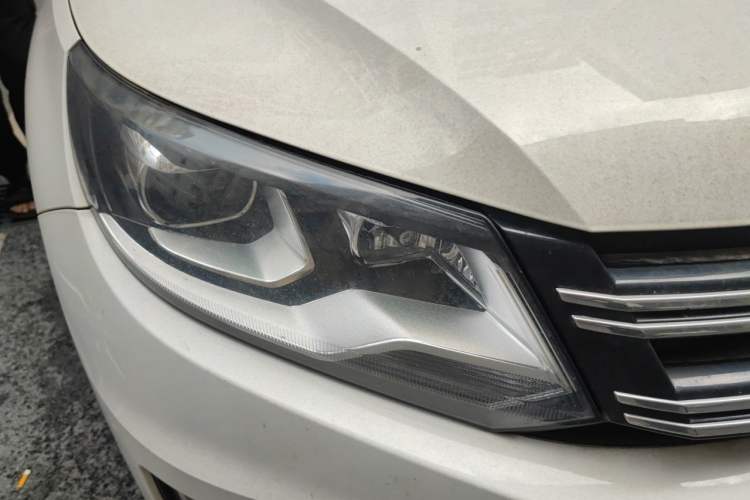Used Volkswagen Tiguan 2017 300TSI Automatic Two-Wheel Drive Silk Road Comfort Edition Right Front Headlight
