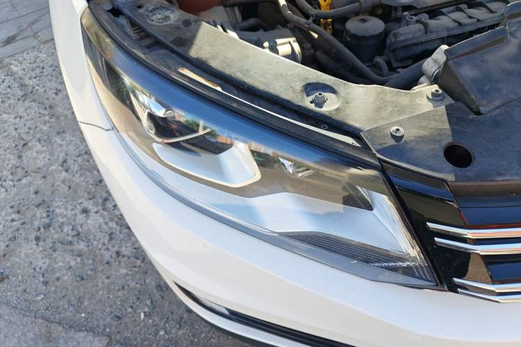 Used Volkswagen Tiguan 2017 300TSI Automatic Two-Wheel Drive Silk Road Comfort Edition Right Front Headlight