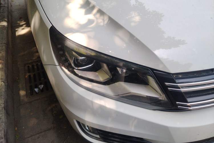 Used Volkswagen Tiguan 2017 300TSI Automatic Two-Wheel Drive Silk Road Comfort Edition Right Front Headlight