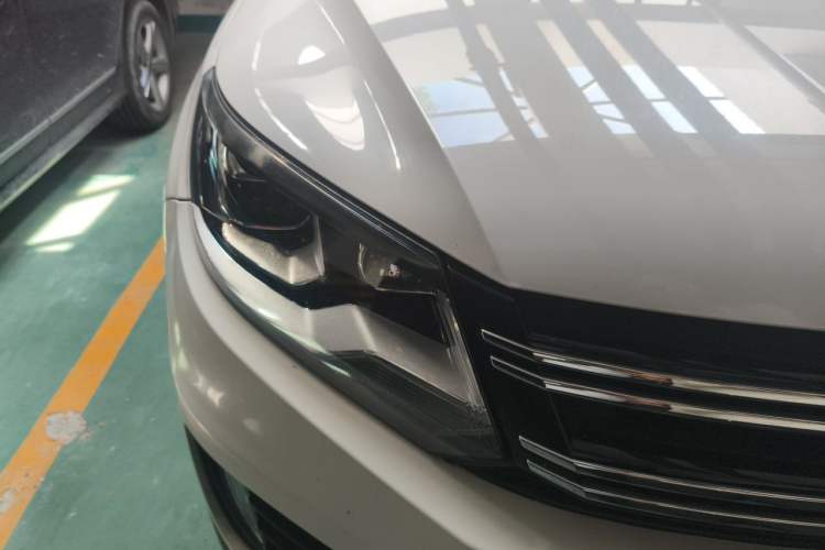 Used Volkswagen Tiguan 2017 300TSI Automatic Two-Wheel Drive Silk Road Comfort Edition Right Front Headlight
