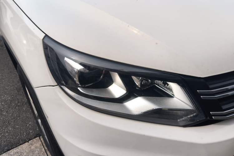 Used Volkswagen Tiguan 2017 300TSI Automatic Two-Wheel Drive Silk Road Comfort Edition Right Front Headlight