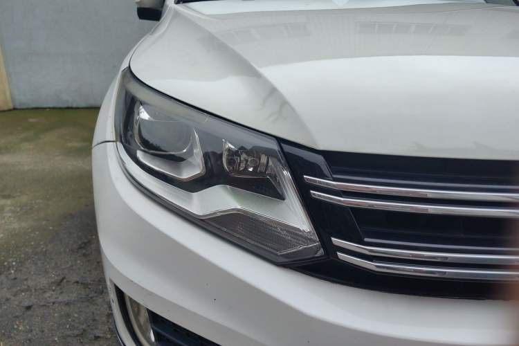 Used Volkswagen Tiguan 2017 300TSI Automatic Two-Wheel Drive Silk Road Comfort Edition Right Front Headlight