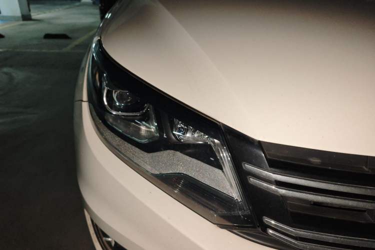 Used Volkswagen Tiguan 2017 300TSI Automatic Two-Wheel Drive Silk Road Comfort Edition Right Front Headlight