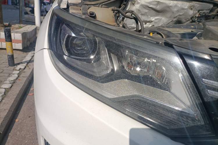 Used Volkswagen Tiguan 2017 300TSI Automatic Two-Wheel Drive Silk Road Comfort Edition Right Front Headlight