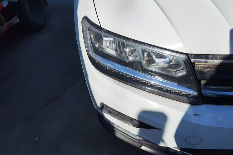 Used Volkswagen Tiguan 2017 330TSI All-Wheel-Drive Innovation Model Right Front Headlight