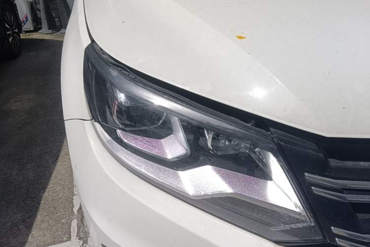 Used Volkswagen Tiguan 2017 300TSI Automatic Two-Wheel Drive Silk Road Comfort Edition Right Front Headlight
