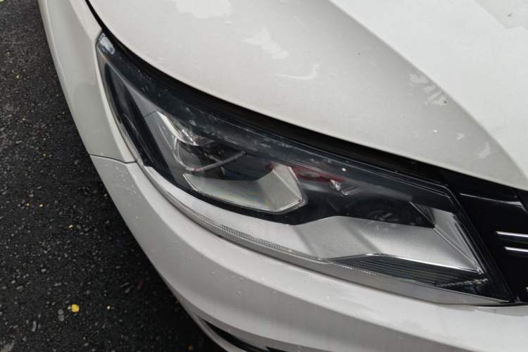 Used Volkswagen Tiguan 2017 300TSI Automatic Two-Wheel Drive Silk Road Luxury Edition Right Front Headlight