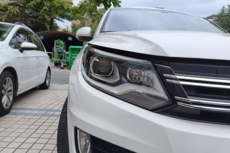 Used Volkswagen Tiguan 2017 300TSI Automatic Two-Wheel Drive Silk Road Comfort Edition Right Front Headlight
