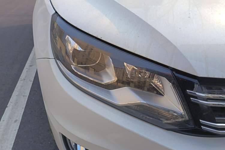 Used Volkswagen Tiguan 2017 300TSI Automatic Two-Wheel Drive Silk Road Luxury Edition Right Front Headlight