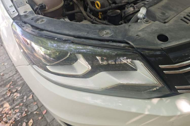 Used Volkswagen Tiguan 2017 300TSI Automatic Two-Wheel Drive Silk Road Comfort Edition Right Front Headlight