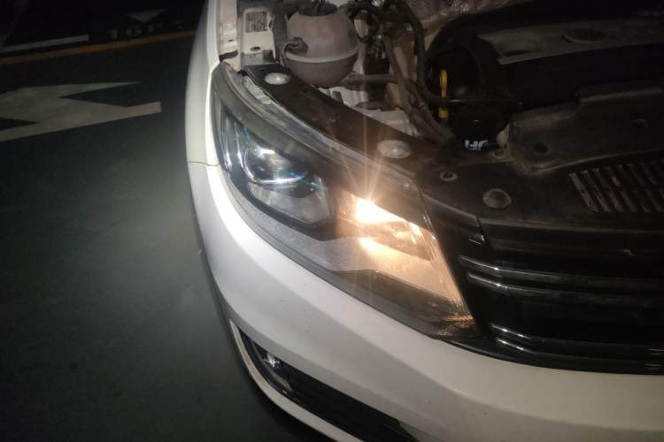 Used Volkswagen Tiguan 2017 300TSI Automatic Two-Wheel Drive Silk Road Comfort Edition Right Front Headlight